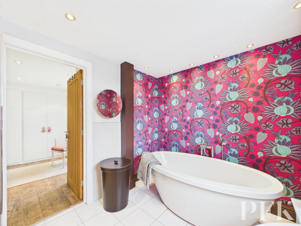 En-Suite to Dressing Room