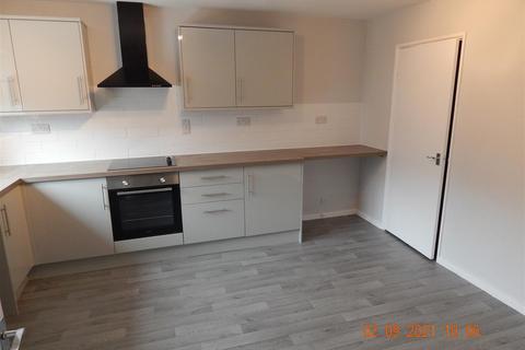 2 bedroom end of terrace house to rent, Winslow Close, Redditch