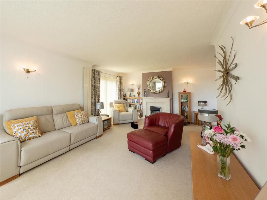 Sitting Room/Dining Room