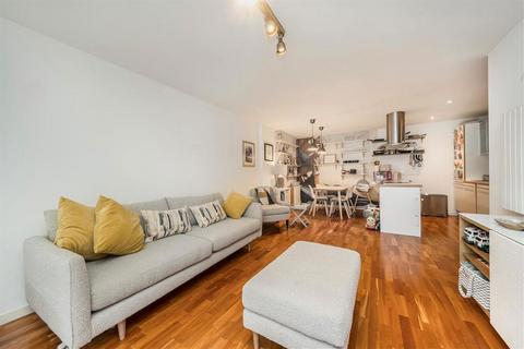 2 bedroom flat for sale, Poole Street, London N1