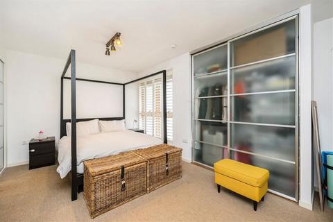 2 bedroom flat for sale, Poole Street, London N1