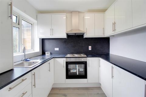 2 bedroom maisonette for sale, Station Close, Brookmans Park AL9