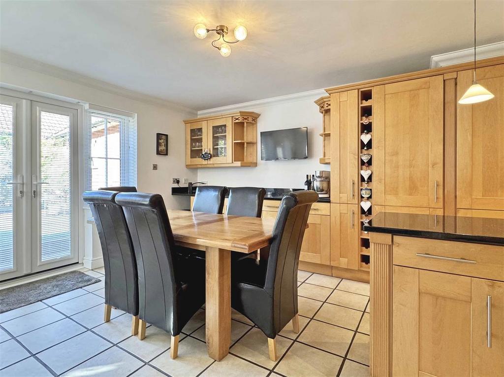 Dining Area.jpg
