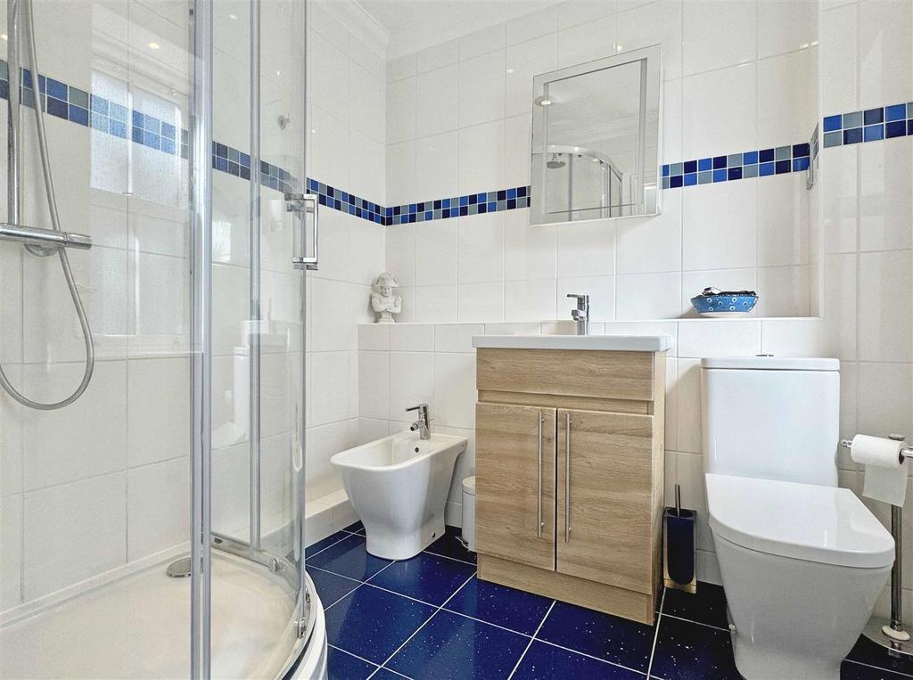 En-Suite To Master Bedroom.jpg