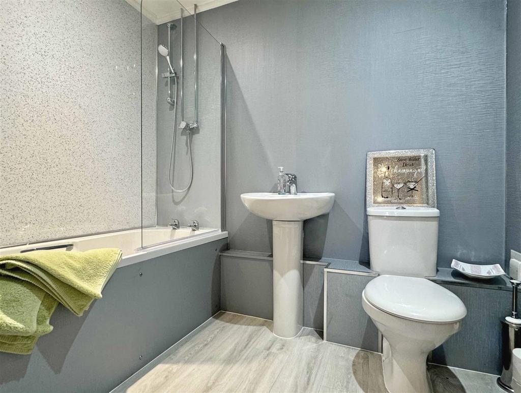 Annex Bathroom.jpg