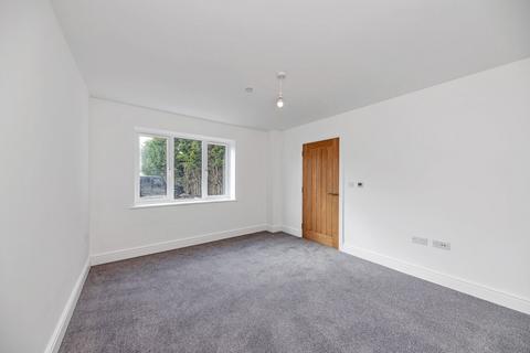 3 bedroom semi-detached house for sale, Roxton Road , Great Barford, Bedford , MK44