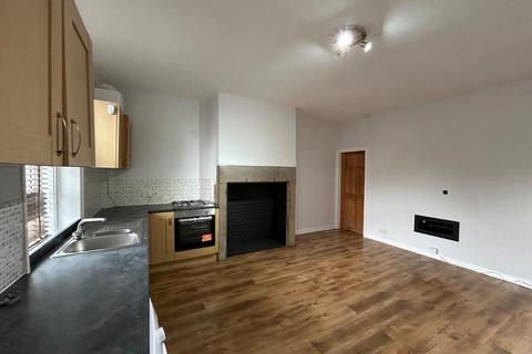 2 bedroom house to rent, Farfield Street, Cleckheaton, BD19