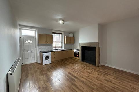 2 bedroom house to rent, Farfield Street, Cleckheaton, BD19