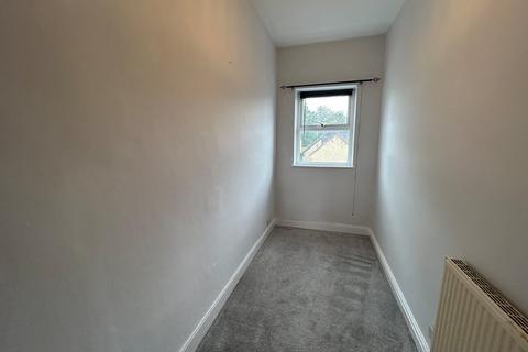 2 bedroom house to rent, Farfield Street, Cleckheaton, BD19