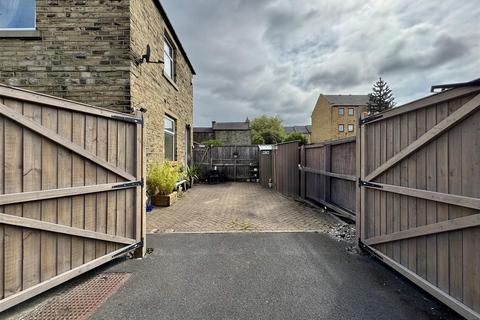 1 bedroom end of terrace house for sale, Wakefield Road, Dalton, Huddersfield, HD5 8PU