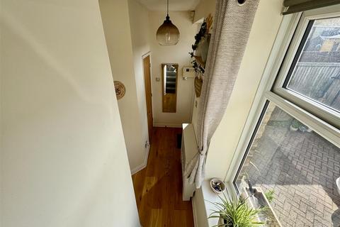 1 bedroom end of terrace house for sale, Wakefield Road, Dalton, Huddersfield, HD5 8PU