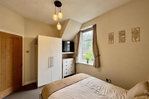 520b Wakefield Road, Huddersfield, HD5 8PU