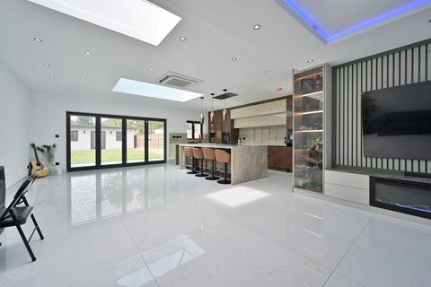 32 Alicia Gardens, Harrow, HA3 8JE
