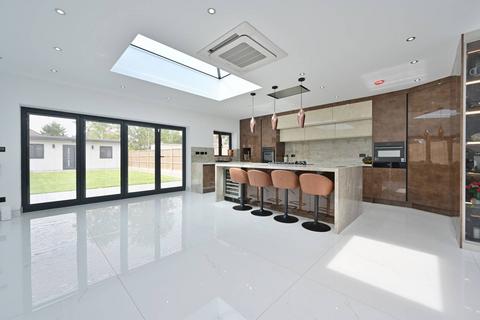 32 Alicia Gardens, Harrow, HA3 8JE