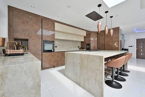 32 Alicia Gardens, Harrow, HA3 8JE