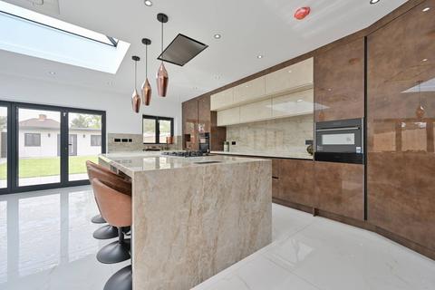 32 Alicia Gardens, Harrow, HA3 8JE