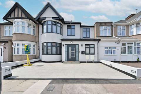 32 Alicia Gardens, Harrow, HA3 8JE