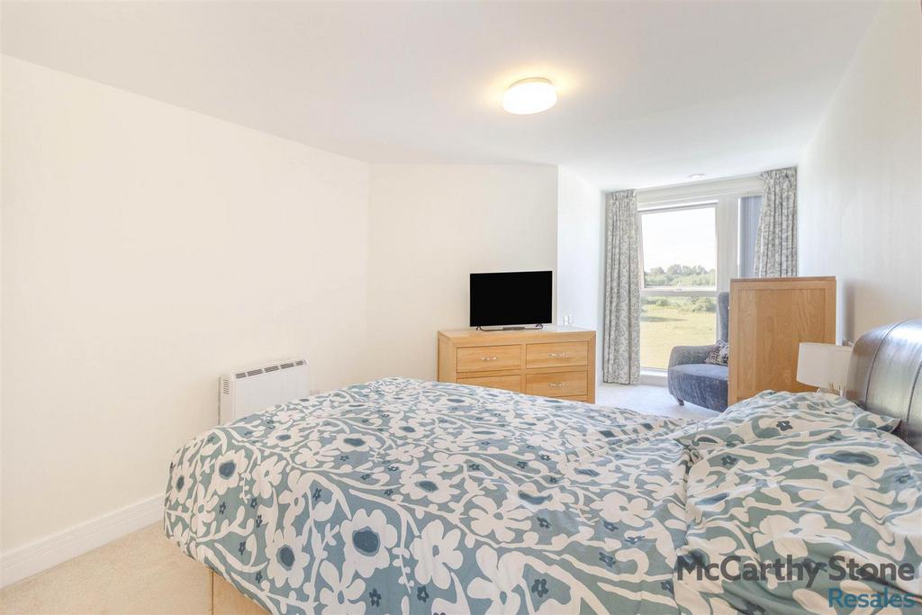 22 bedroom.jpg