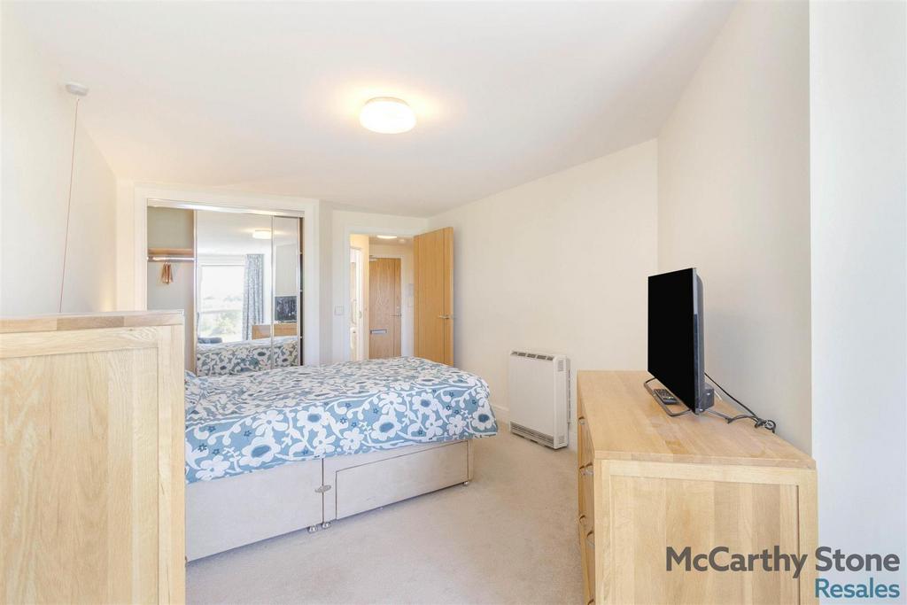 24 bedroom.jpg