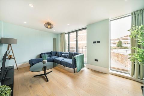 2 bedroom house to rent, Broadway Market Mews, London E8
