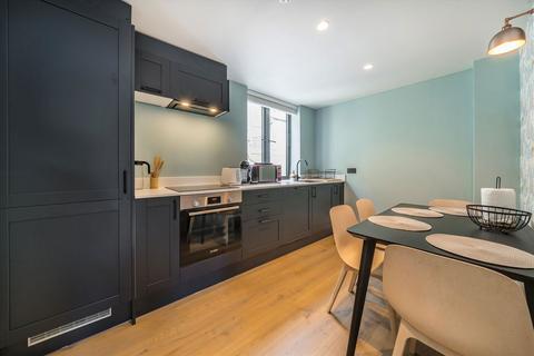 2 bedroom house to rent, Broadway Market Mews, London E8