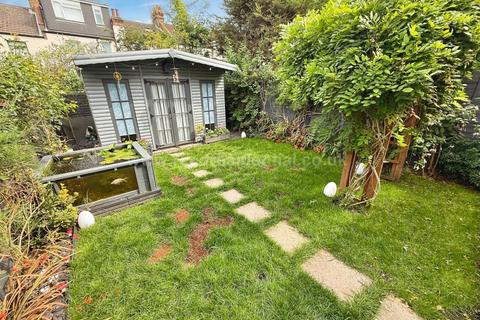 3 bedroom terraced house for sale, Brightwell Ave, Westcliff On Sea