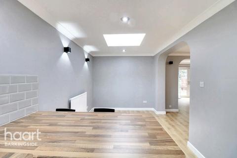 1 Bronte Close, Ilford, IG2 6XS