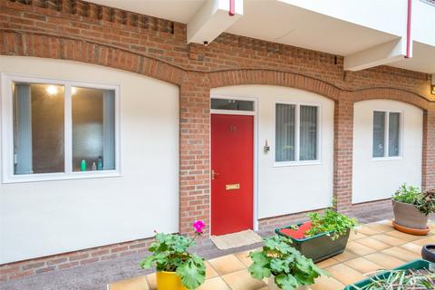 2 bedroom flat to rent, Buckingham Court, Bishophill, York, YO1
