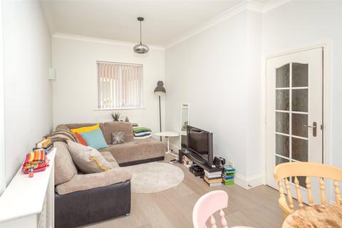 2 bedroom flat to rent, Buckingham Court, Bishophill, York, YO1