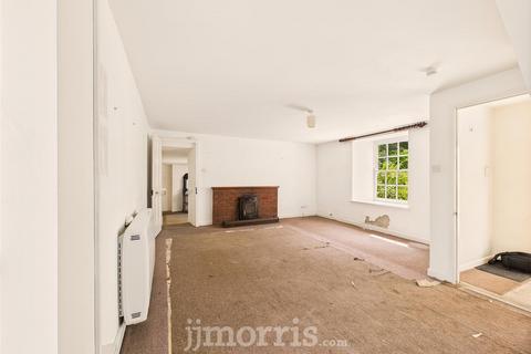 4 bedroom cottage for sale, Long Street, Newport