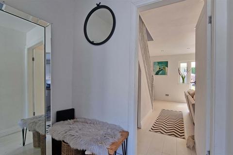 undefined, Windrush Road, Hollywood