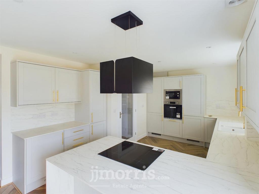 CAM02121 G0-PR0069-STILL001.jpg