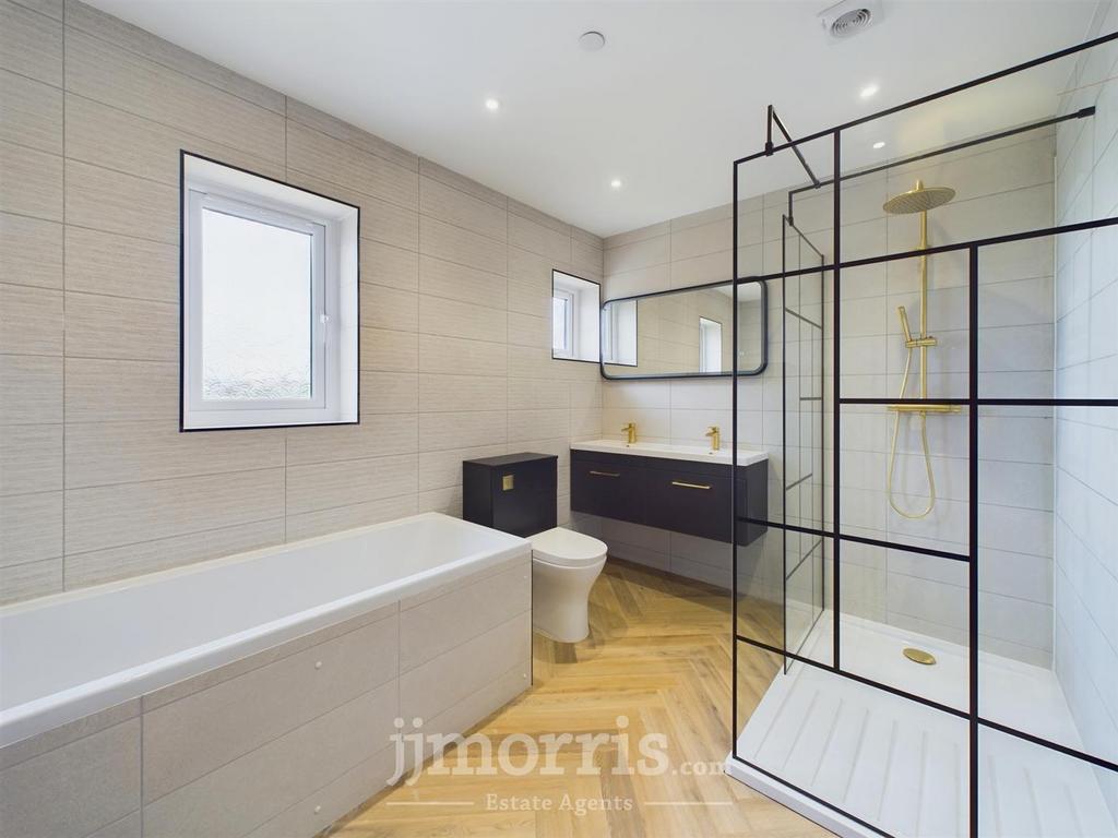 CAM02121 G0-PR0069-STILL007.jpg