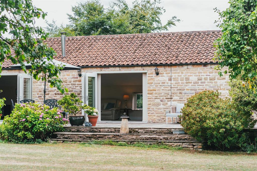 Exterior and Gardens – The Smithy