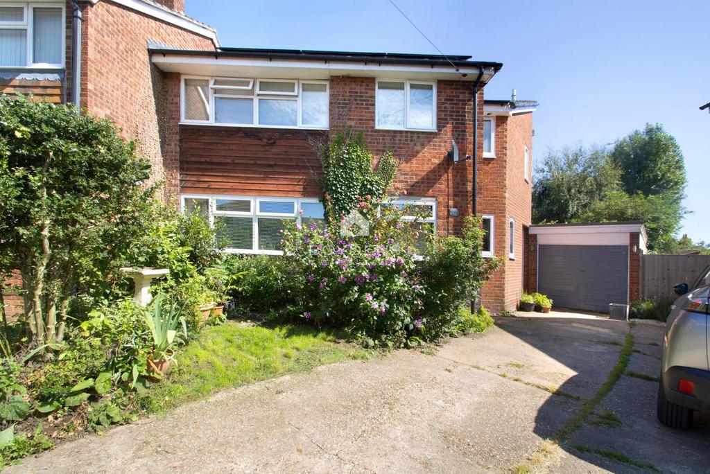 Fullers Close, Colchester CO5 4 bed end of terrace house for sale - £ ...