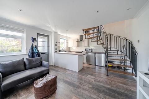 undefined, Salisbury Close, Alton, Hampshire, GU34
