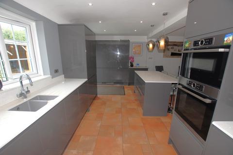 4 bedroom semi-detached house for sale, Ashford Road, Sandling, CT21