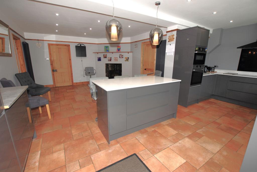 Kitchen/dining/living