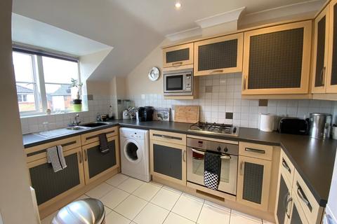 2 bedroom flat to rent, Clarence Road, Hart GU51