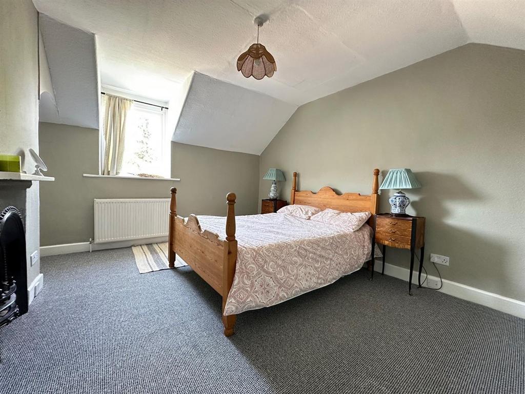 Bed 3.jpg