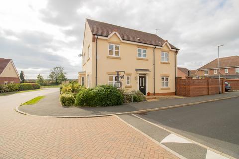 4 bedroom detached house for sale, Holly Close, Leicester