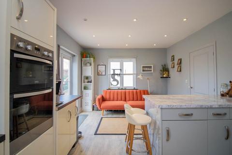 4 bedroom detached house for sale, Holly Close, Leicester