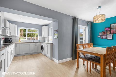 3 bedroom terraced house for sale, Roundmoor Drive, Waltham Cross EN8