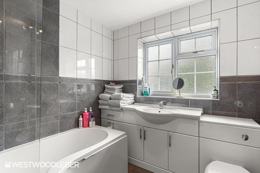 Roundmoor Drive 7.jpg
