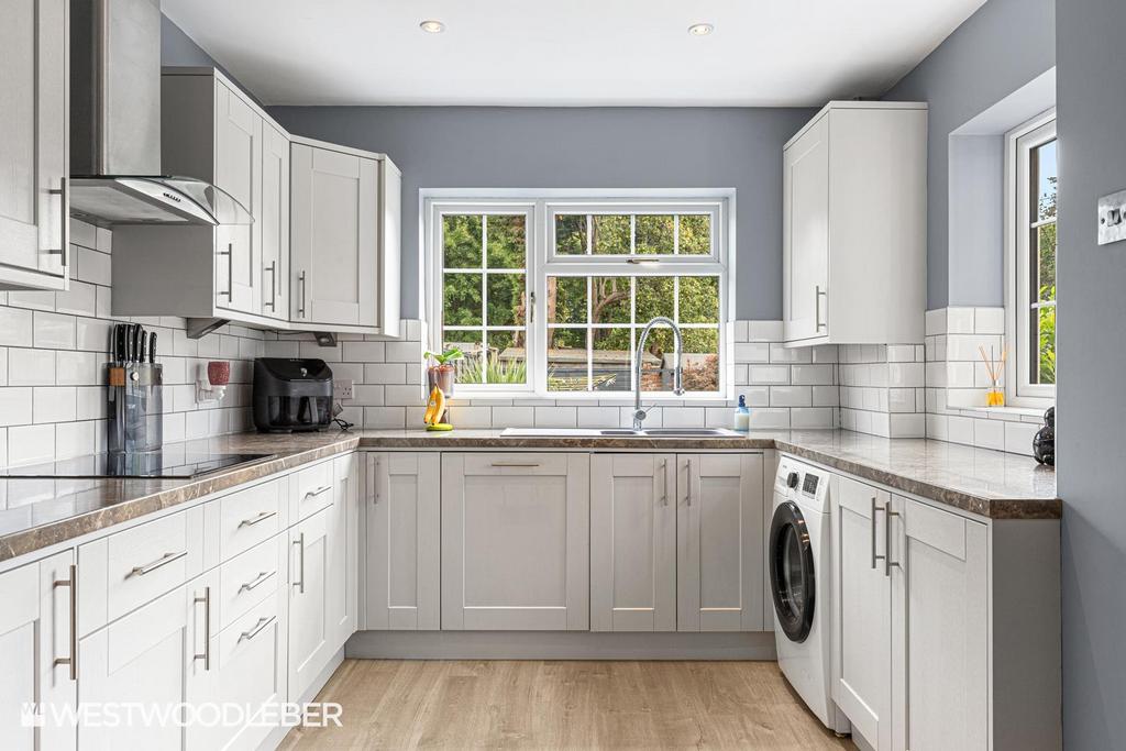 Roundmoor Drive 9.jpg