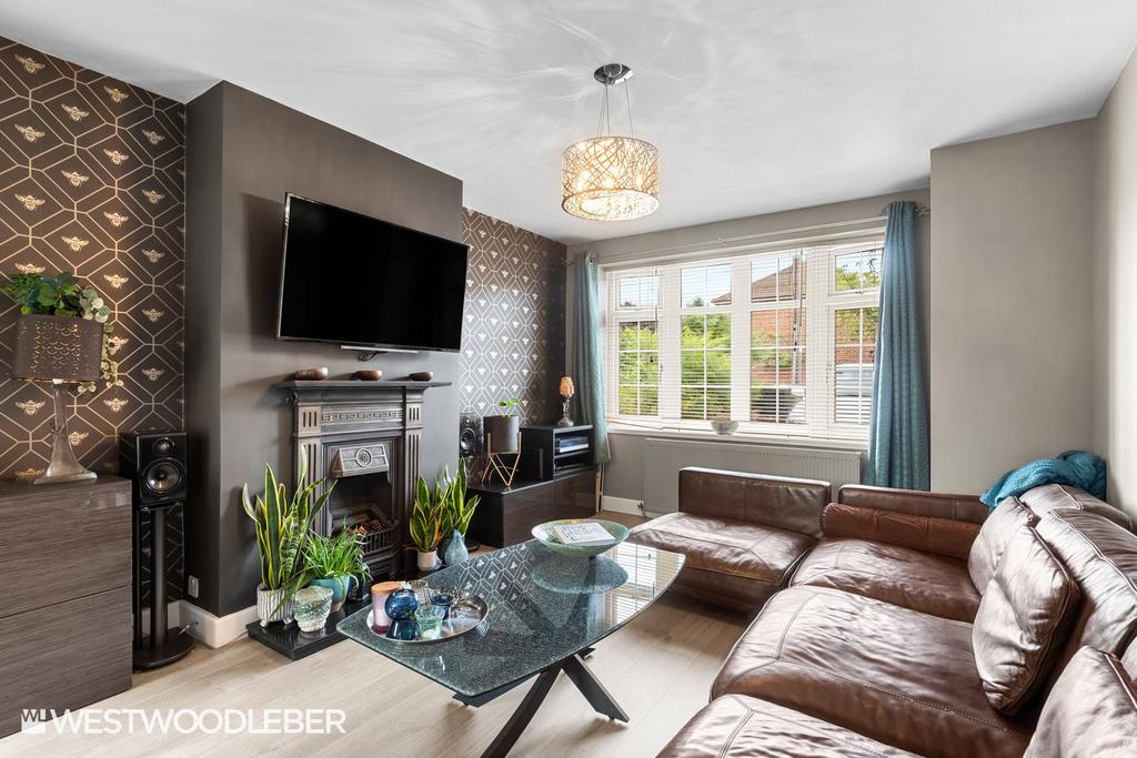Roundmoor Drive 13.jpg