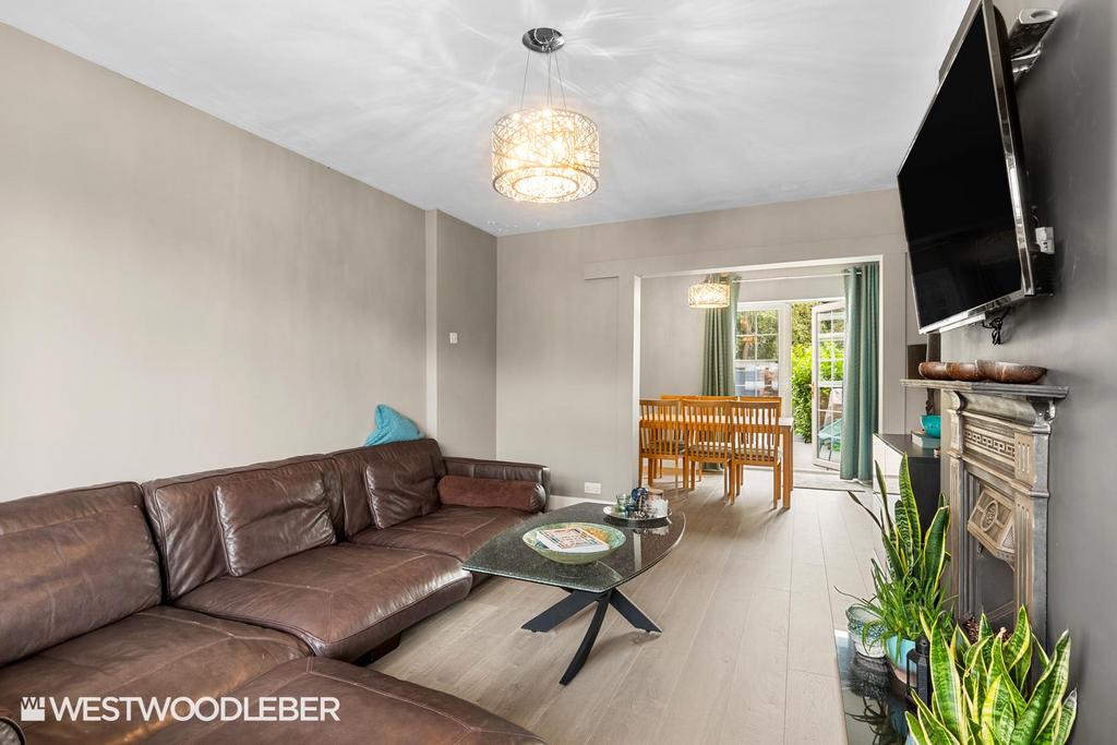 Roundmoor Drive 14.jpg