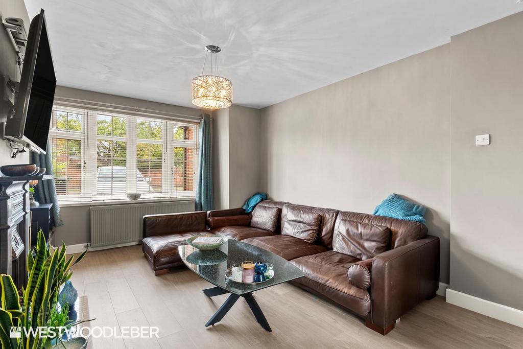 Roundmoor Drive 12.jpg