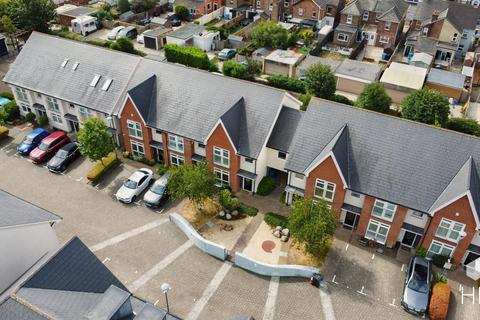 4 bedroom semi-detached house for sale, Stabler Way, Poole BH15