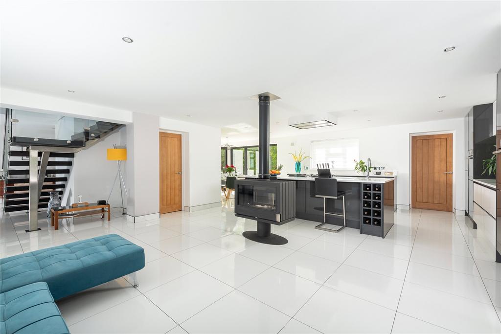 Kit/Din/Family Room